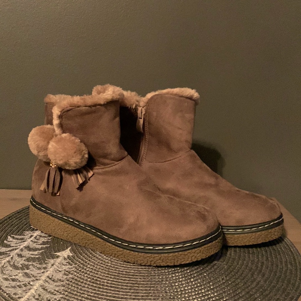 New WK Boots, super cut! Never Worn.  Size6.